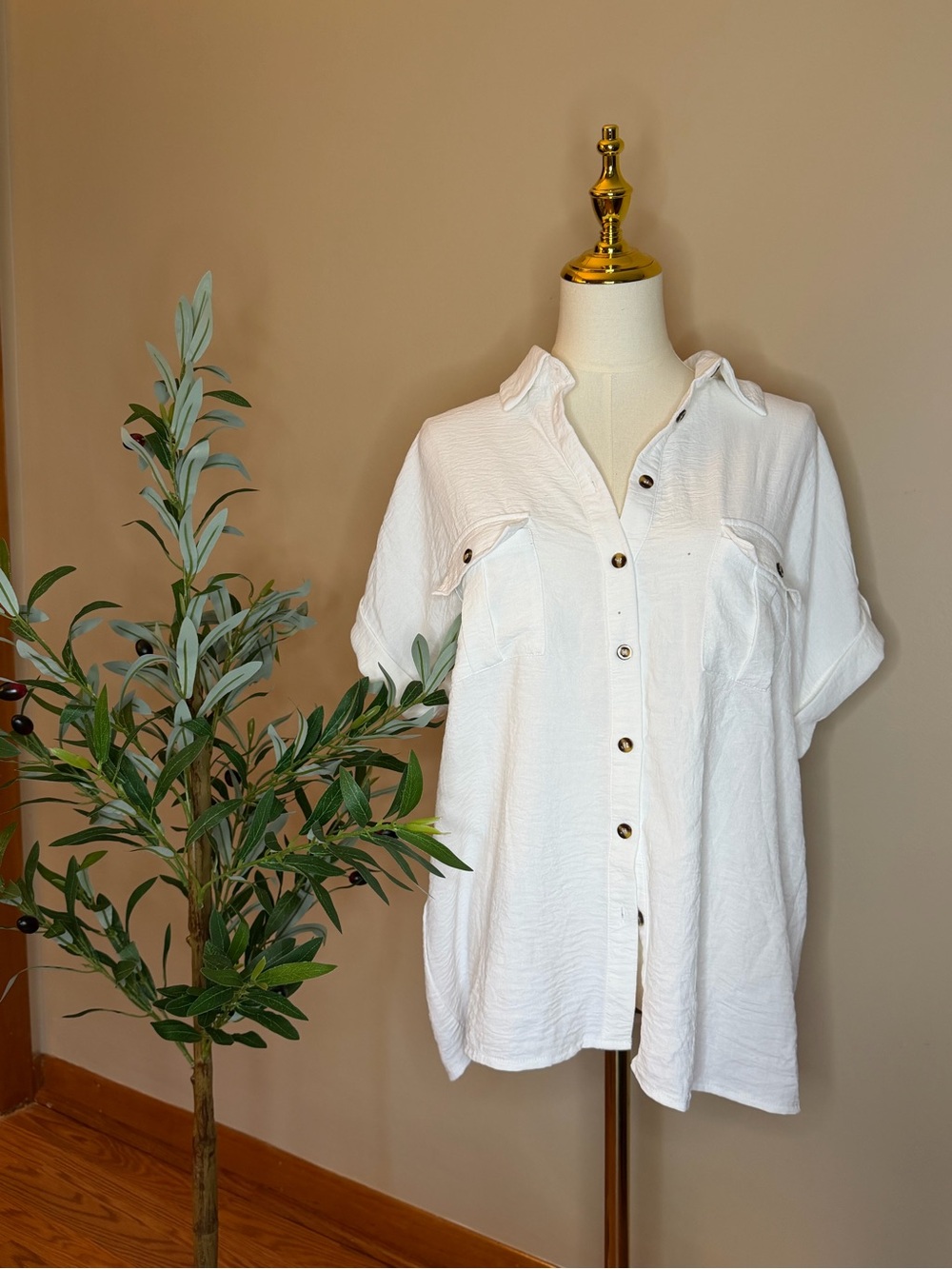 485. Magnolia Boutique White Button Front Utility Blouse Lightweight - Picture 2 of 3